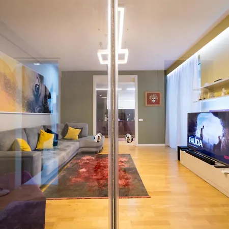 Center Luxury Landing 아파트