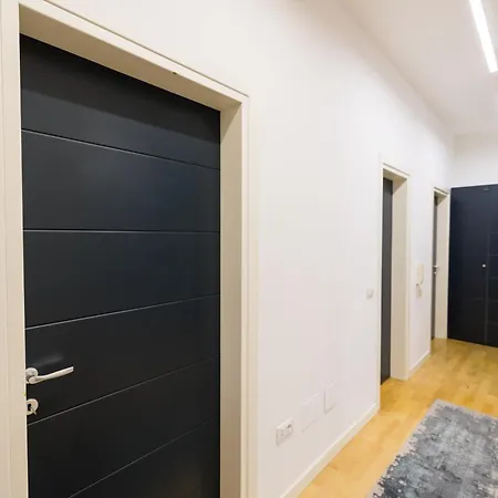 Center Luxury Landing Apartment