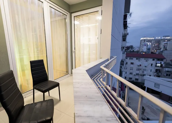 Center Luxury Landing Apartment Tirana