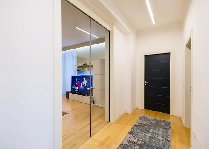 Center Luxury Landing Apartment